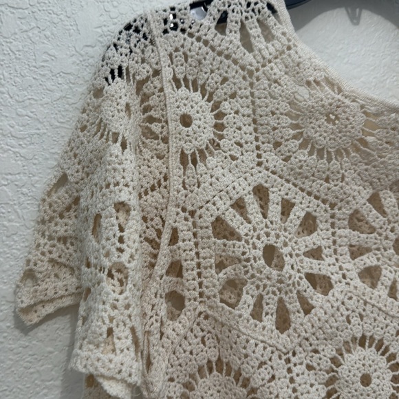 Rebelión Women’s Beige Crochet Knit Top Size M Boho Style New Without Tags - Picture 4 of 10